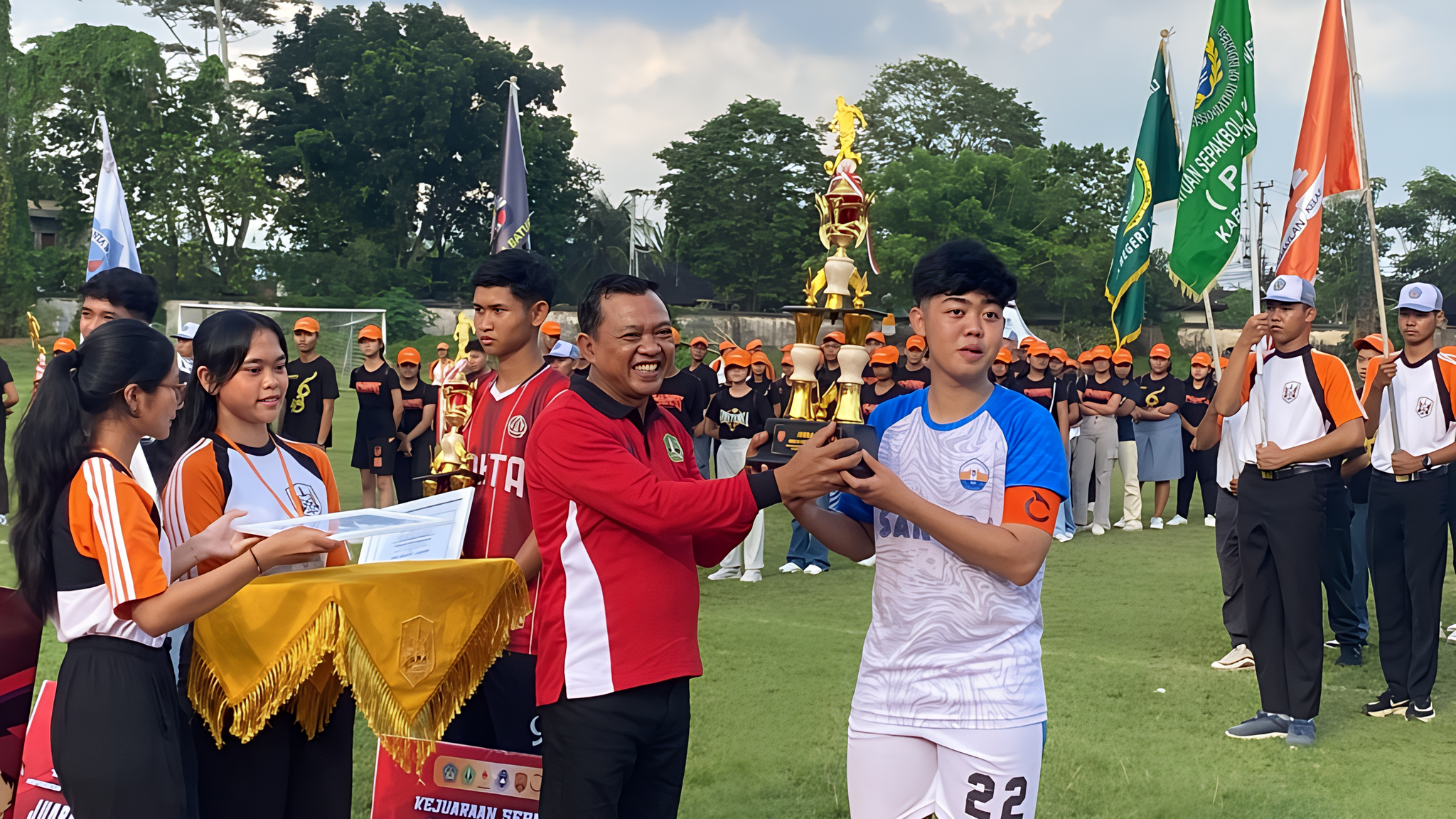 BUPATI TABANAN HADIRI PENUTUPAN SMASTA CUP XXVI 2025 DI GOR DEBES TABANAN